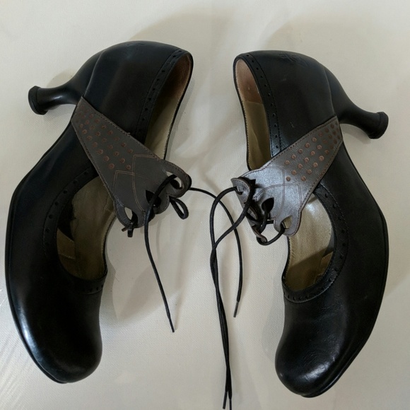 John Fluevog Bellevues - Mollie Johnson - Picture 2 of 4